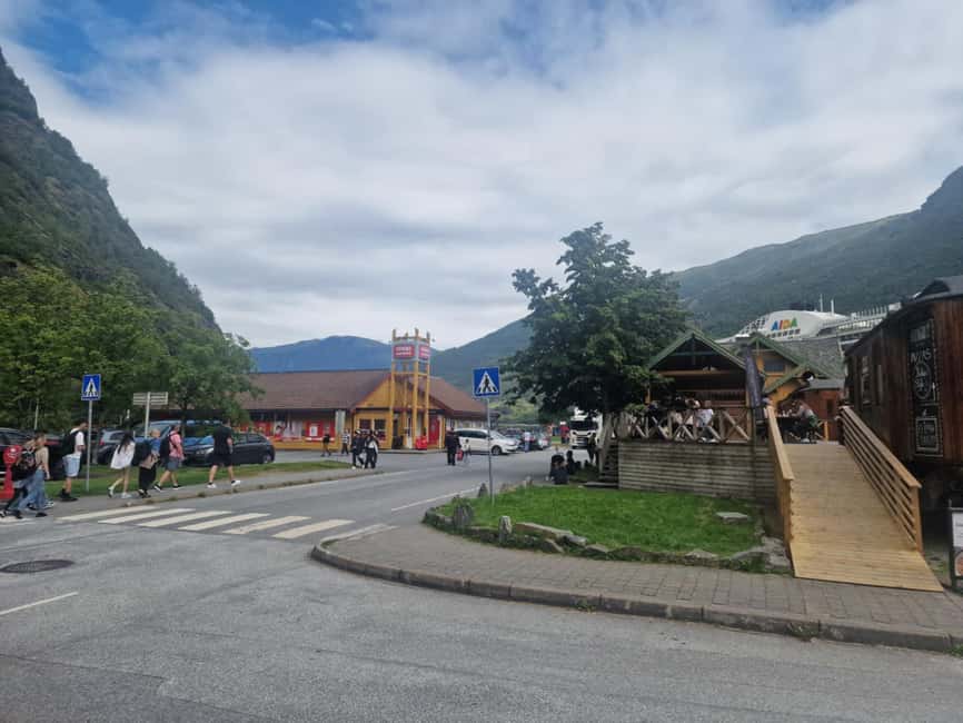 Flåm: Tvinde Waterfalls, Stalheimskleiva Hike & Gudvangen - Pacing, Walking Time, and What You Should Bring