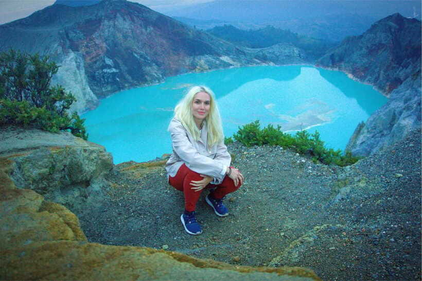 From Bali: Ijen Volcano Sunrise Hike with Transfer & All Fee - The crater rim: catching blue fire and staying safe around the fumes
