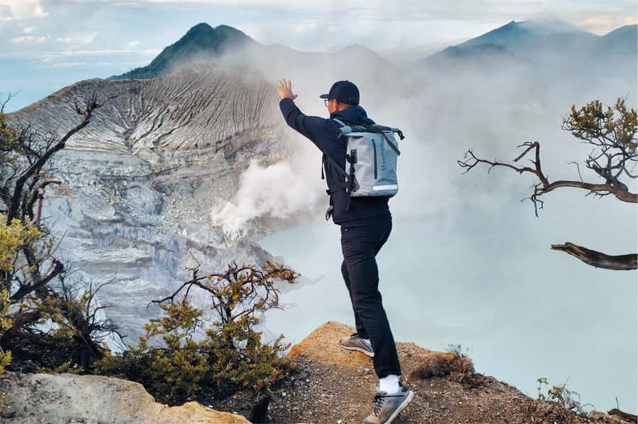 From Bali: Ijen Volcano Sunrise Hike with Transfer & All Fee - The trek back down: tough knees, faster pace, and finishing strong