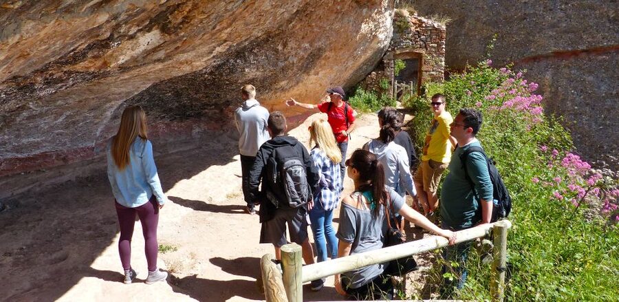 From Barcelona: Montserrat Full-Day Trip with Guided Hike - Santa Maria de Montserrat and La Moreneta before you walk