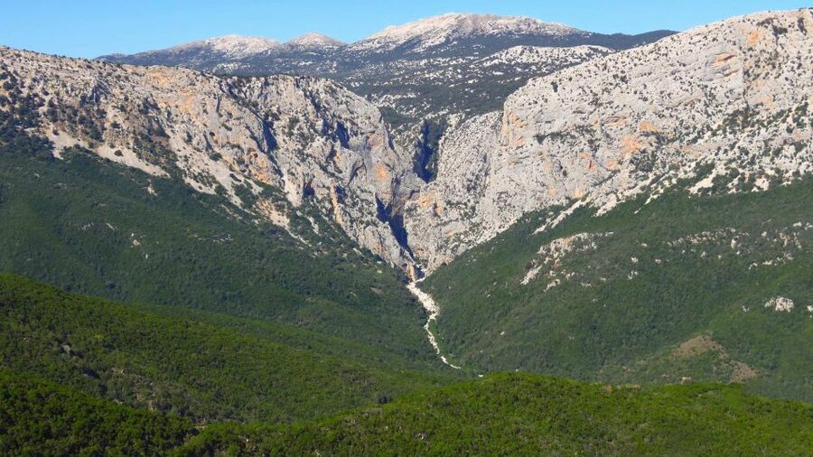 From Cala Gonone: Gorropu hiking with lunch - The riverbed walk: where Gorropu starts to show
