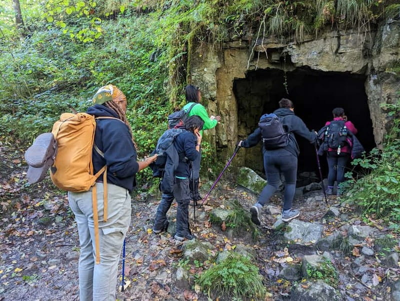 From Cardiff: Guided Hike to 8 Waterfalls in Brecon Beacons - Waterfall Crowds, Midweek Quiet, and Getting the Right Timing