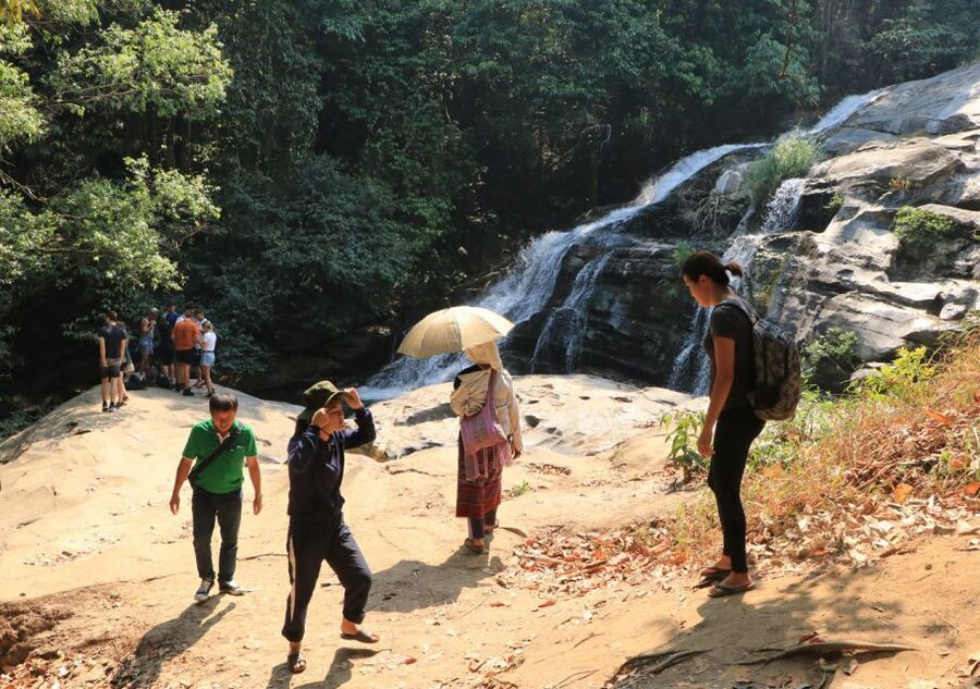 From Chiang Mai: Doi Inthanon National Park Hiking Tour - Karen hill tribe village lunch and free local coffee