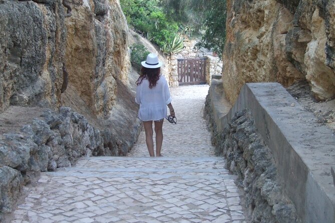 From Faro: Benagil Hiking Cliffs and the 4 Treasure Experience - Stop 4: Capela da Nossa Senhora da Rocha and Praia Nova Beach Time