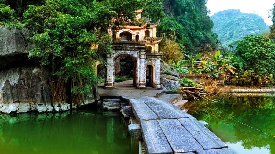 From Hanoi: Hoa Lu, Hang Mua Hike, Tam Coc Boat, and Lunch - Hanoi to Hoa Lu and Tam Coc: a full day that moves smart