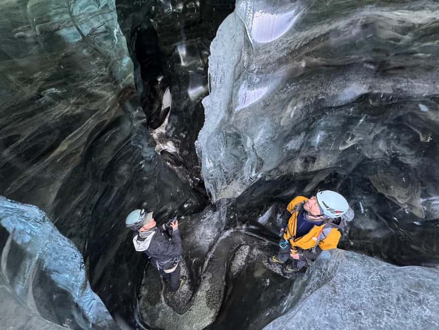 From Jökulsárlón: Vatnajökull Easy Level Glacier Hike - The guide’s role: turning ice formations into history you can feel