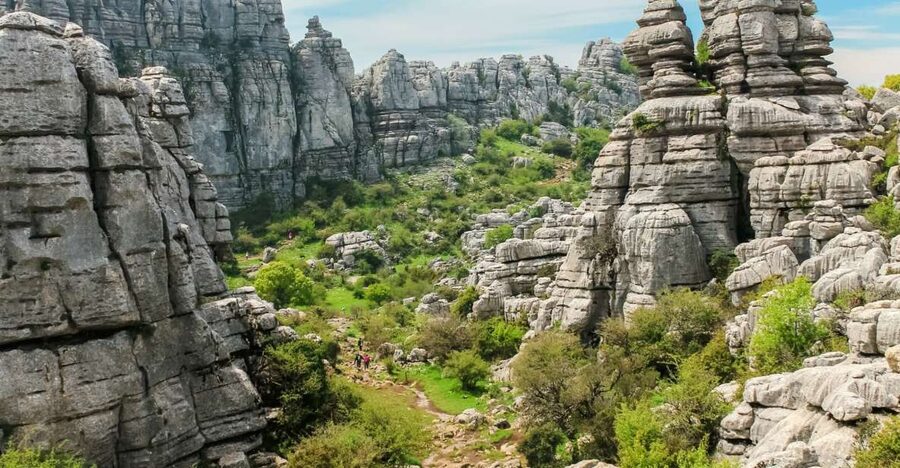 From Malaga: Torcal de Antequera Hiking Tour - From Málaga to El Torcal: the day starts easy, then turns into a hike