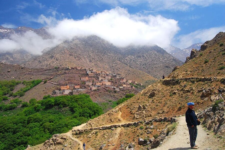 From Marrakech: Atlas Mountains 4-Day Hike with Hotels - Guides, Teamwork, and the Names You Might Hear Along the Way