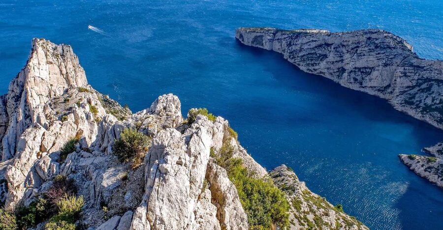 From Marseille: Calanques National Park Guided Hike - Meeting in Luminy and getting to the trailhead without stress