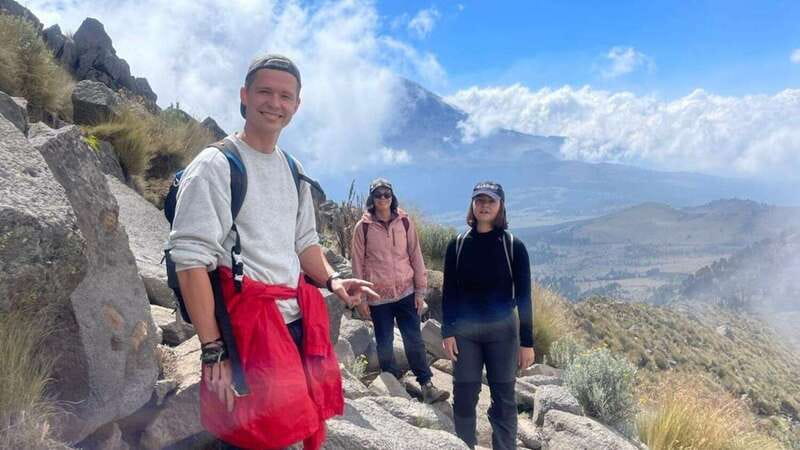From Mexico City: Hike Iztaccihuatl Volcano with an Alpinist - Paso de Cortés: the first big views of Popocatépetl and Iztaccíhuatl