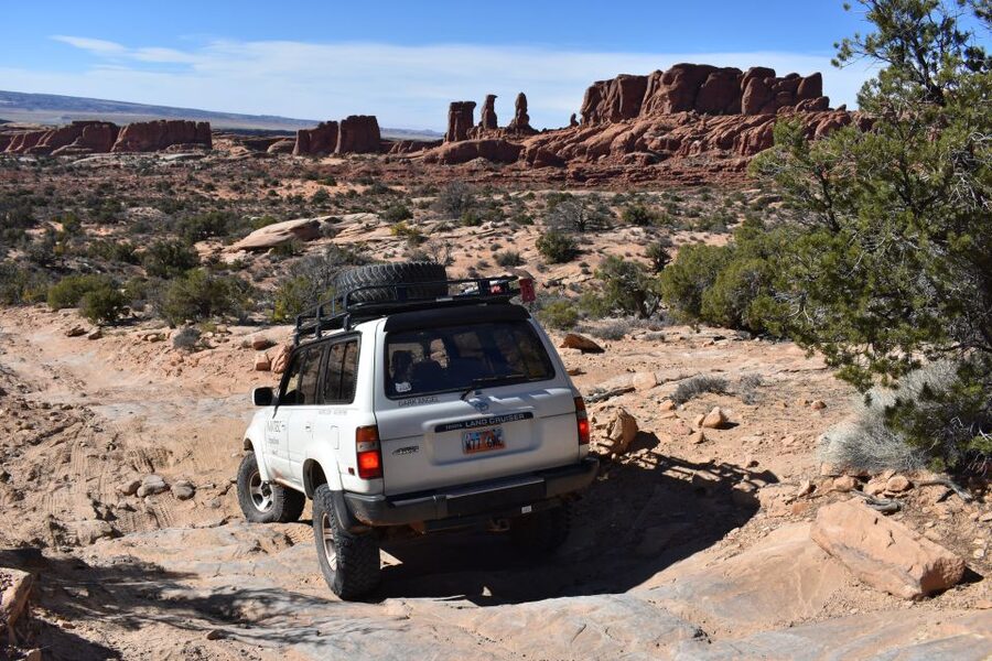From Moab: Arches National Park 4x4 Drive and Hiking Tour - Who this tour is best for (and who should pass)