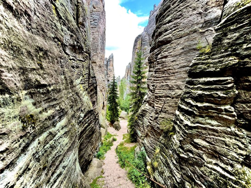 From Prague: Hike, Castle and Brewery in Bohemian Paradise - Prachov Rocks sandstone labyrinth: what the 3.5 km hike feels like