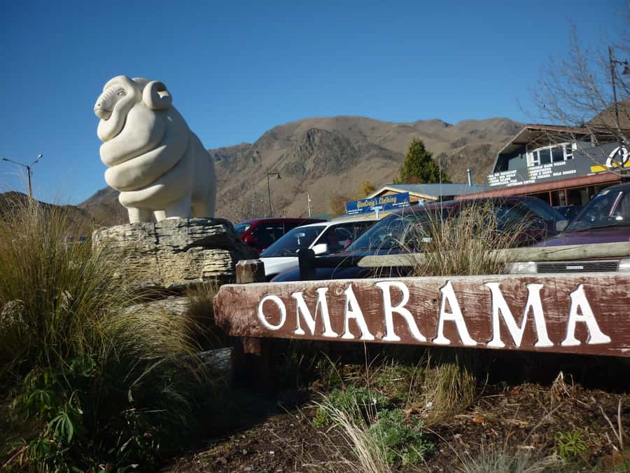 From Queenstown: Mount Cook Heli-Hike and Bus Tour Combo - Omarama and Lake Pukaki: Where the Scenery Looks Like Movie Sets