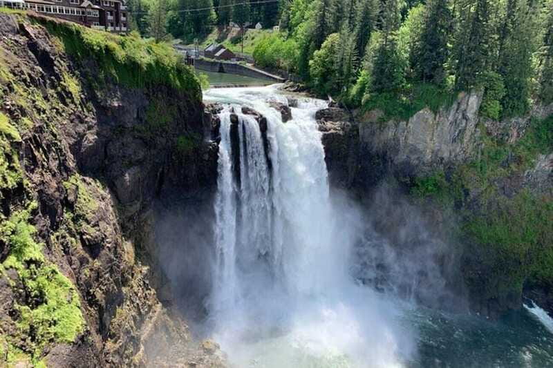 From Seattle: Pacific Northwest Waterfalls & Hiking Tour - Borst Lake and Mount Si: the calm photo finish