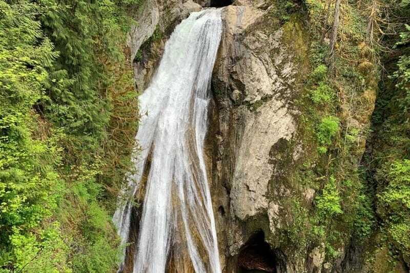 From Seattle: Pacific Northwest Waterfalls & Hiking Tour - Small-group comfort: why it changes how the hike feels