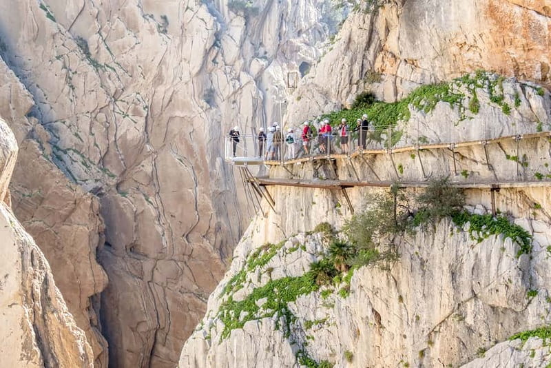 From Seville: Caminito del Rey Hike Day Trip - The El Kiosko pause and the warm-up on foot