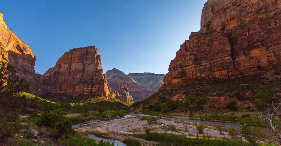 From Springdale: Greater Zion Scenic Hiking Tour - Meeting point and timing: the 15-minute rule that saves your morning