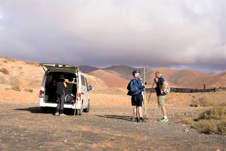 Fuerteventura: volcanic hike to the crater edge - Entering the Gayria Volcano crater-edge world