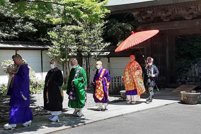 Full Day Hiking Tour at Mt.Takao including Hot Spring - From Summit Back Down: Chairlift or Cable Car and the Hold-On Reminder