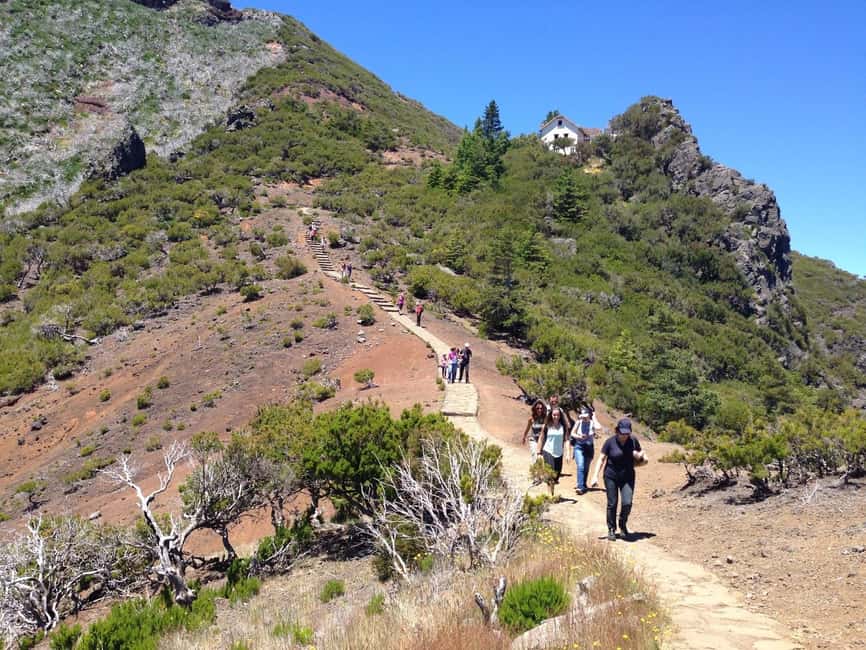 Funchal: Pico do Arieiro & Pico Ruivo Hiking Transfer - The middle feel: signs, reroutes, and staying self-guided
