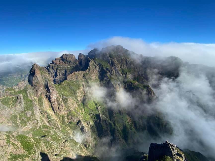Funchal: Pico do Arieiro & Pico Ruivo Hiking Transfer - Pico do Arieiro to Pico Ruivo: where the altitude flexes