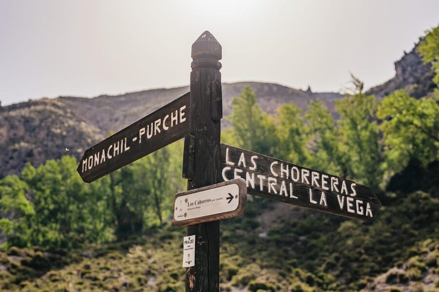 Granada: Los Cahorros de Monachil Canyon Hiking Tour - The Guide Makes the Difference (Especially on Narrow Sections)