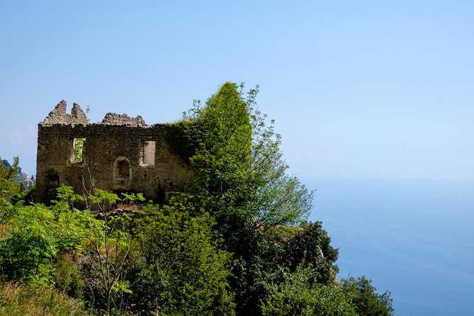 Guided Day Hike on the Path of the Gods with Sorrento Transfer - The shepherd’s hut stop: lunch, cheese, wine, and music