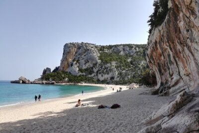 Guided hike to Cala Luna, the pearl of the Gulf of Orosei - From Buchi arta to the junipers: the first half is the wow-factor