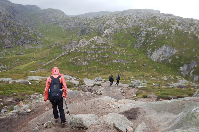 Guided hike to Kjerag and Kjeragbolten - Guides Make the Difference on Tough Steps