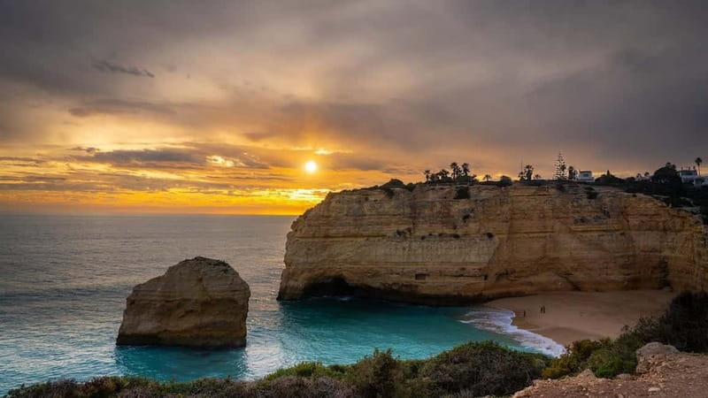 Guided hiking tour on the Seven Hanging Valleys Trail - From Praia da Marinha parking to a 6 km walk you can actually handle