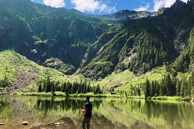 Hike the Gorgeous Trails in Washington - A stress-free way to hike Washington from Seattle