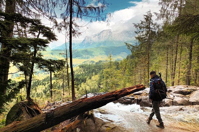 Hike the Gorgeous Trails in Washington - What you should pack (and what you can skip)