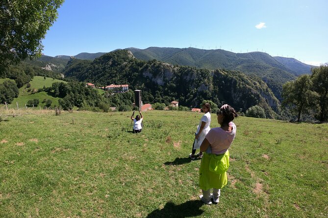 Hike the heart of the Basque country - The peak option (1528 m) versus the valley route: your choice, your pace