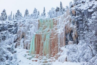 Hike to Frozen Waterfalls of Korouoma Including BBQ Lunch from Rovaniemi - Thermal clothing: why it changes the whole experience