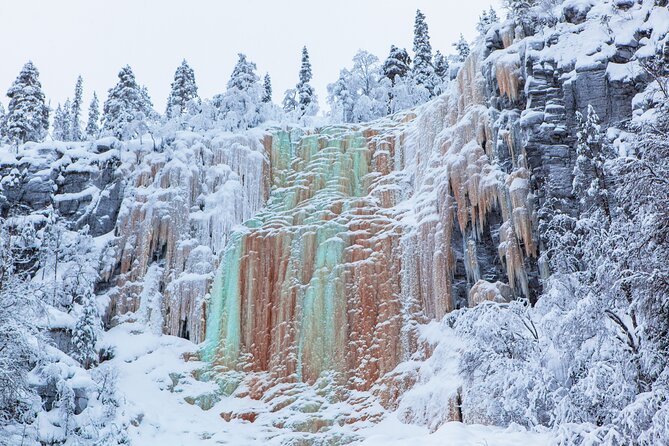 Hike to Frozen Waterfalls of Korouoma Including BBQ Lunch from Rovaniemi - Thermal clothing: why it changes the whole experience