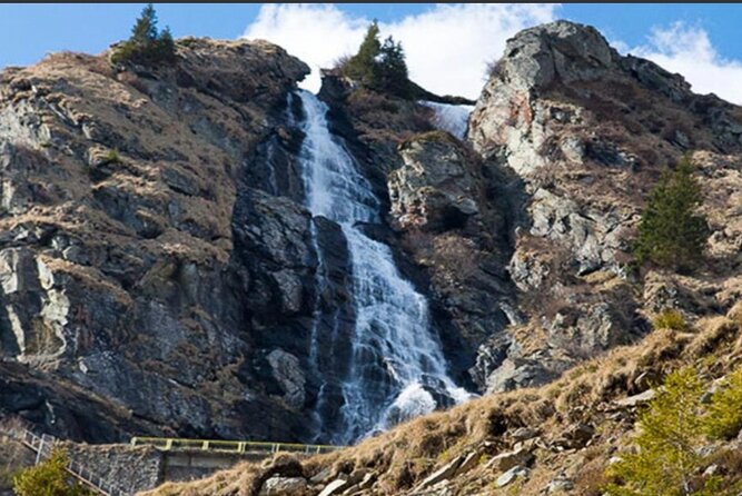 Hike to Poenari Fortress, Vidraru Dam, Argeș Monastery - Private - Price and value: what $167.47 buys you (and what you still handle)