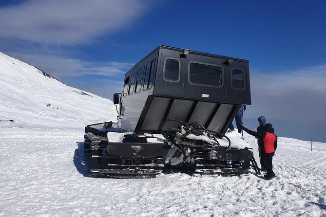 Hiking at 2900m on Mount Etna - What you’ll learn from volcanological guide Mike (and why asking questions helps)