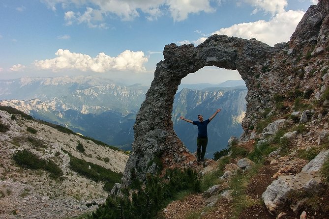 Hiking between Bosnia and Herzegovina - Day 1 on Mt Čvrsnica: Veliki Vilinac, Crvenjak lake, and Hajdučka vrata