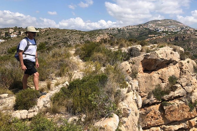 Hiking Cliffs & Old Fishing Trails around Moraira OFFICIAL GUIDE - Route Overview: From El Portet to Cala del Moraig