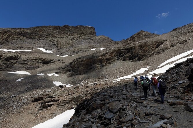 Hiking experience in the High Sierra Nevada National Park - Getting out of Granada with a 9:00 start and a private vehicle