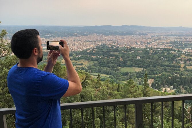 Hiking Florence Tuscany hills with lunch & wine - What to pack (and what to avoid)