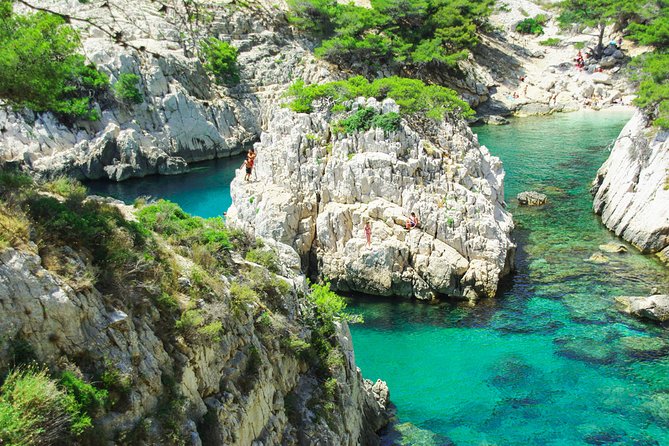 Hiking in the Calanques National park from Marseille - From Luminy to the Calanques: meeting point and how you avoid the transit headache