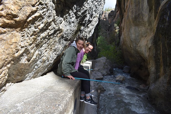 Hiking in the Canyon of the Monachil Cubs in Granada - The walk itself: 6.5 km of bridges, tunnels, and canyon closeness