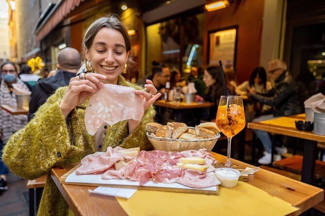 Hiking Tuscany & Chianti Wine - 3 Organic Wineries with lunch - Olive oil tasting and local salami-and-cheese breaks