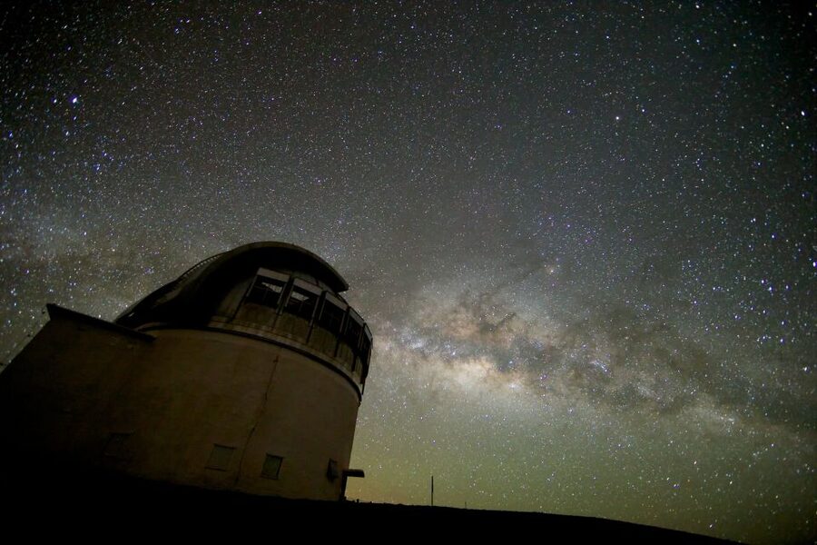Hilo: Mauna Kea Summit, Sunset, & Stargazing Experience - Cold-weather gear that actually helps: parkas, gloves, and hot drinks