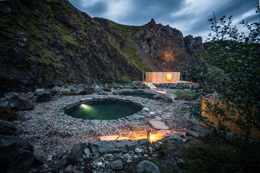 Husafell: Canyon Baths Soak with Short Highlands Hike - Arriving at the Canyon Baths: orientation, rules, and what “natural” means