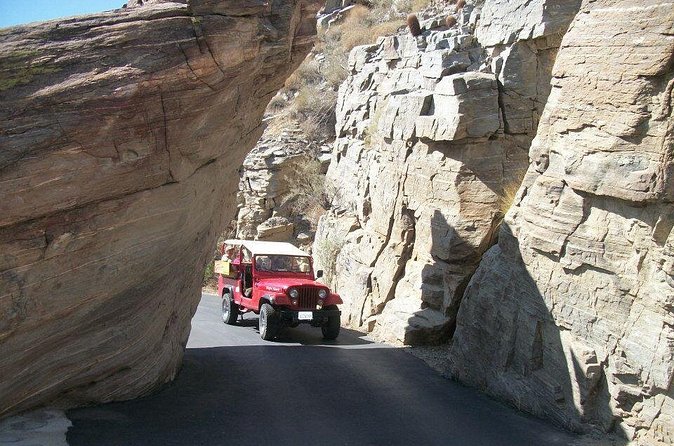 Indian Canyons Hiking Tour by Jeep from Palm Springs - Trading post crafts and what the snack/water covers