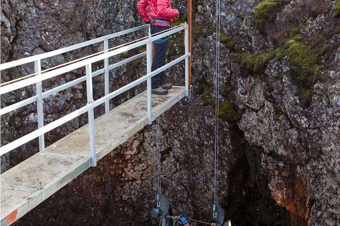 Inside the Volcano: Small-Group Tour and Lava Field Hike - Entering a Dormant Volcano’s Magma Chamber at Thrihnukagigur