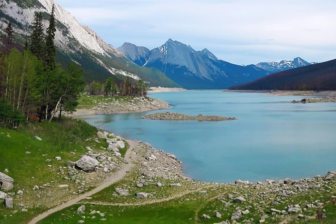 Jasper Wildlife and Sightseeing Tour with Maligne Lake Hike - Maligne Lake Hike: Glacial-Blue Views Without the Marathon