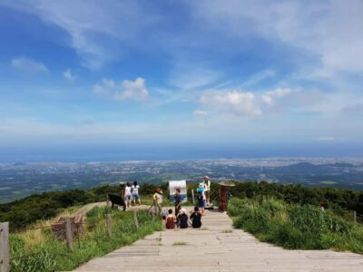 Jeju: Mt. Hallasan Hike and UNESCO Sites Day Tour - Mt. Hallasan on the Eoseungsaengak trail: the 1-hour climb that actually fits a day